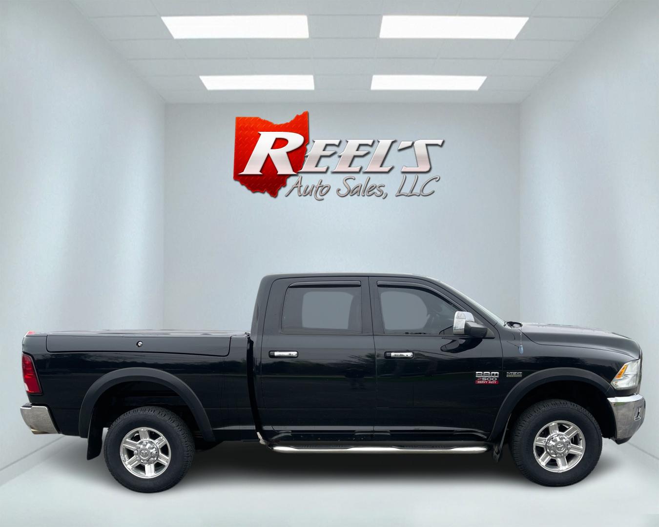 2012 Black /Black Dodge Ram 2500 Laramie Crew Cab SWB 4WD (3C6TD5FT6CG) with an 5.7L V8 OHV 16V engine, 6-Speed Automatic transmission, located at 547 E. Main St., Orwell, OH, 44076, (440) 437-5893, 41.535435, -80.847855 - This 2012 Dodge Ram 2500 Laramie Crew Cab is a heavy-duty pickup truck designed for serious towing and hauling capabilities. Powered by a 5.7L HEMI V8 engine mated to a 6-speed automatic transmission and 3.73 gearing, it boasts an impressive 10,550-pound towing capacity. The interior is well-appoint - Photo#4